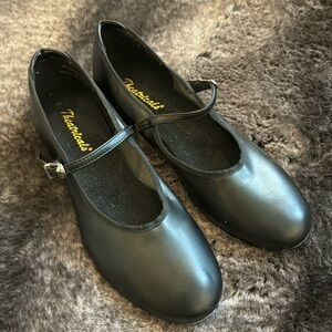 Great quality, great tap sound, perfect for skinny long feet